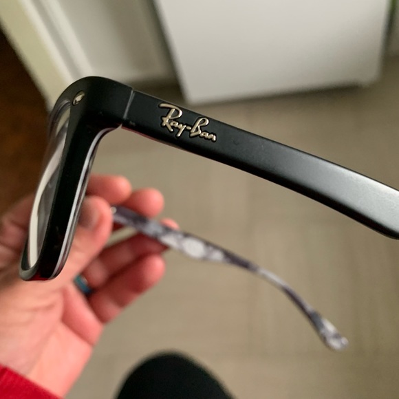 Brand new authentic Raybans - Picture 2 of 5